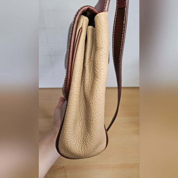 Vintage 2 tone red and tan leather cross body style - Picture 7 of 8